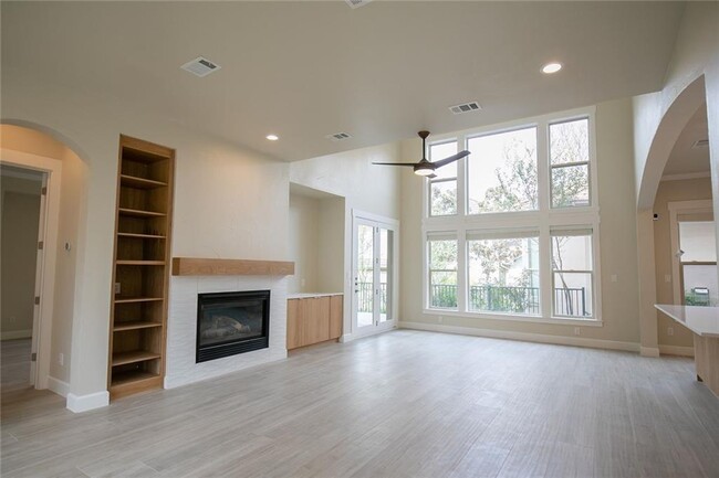 Building Photo - 2800 Waymaker Way