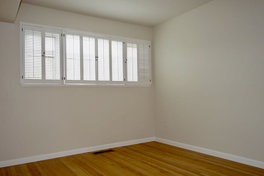 Building Photo - 609 Maureen Ln