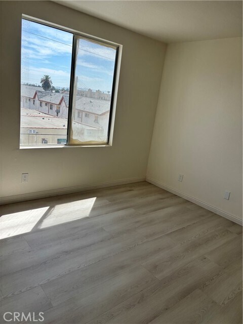 Building Photo - 1022 S Marengo Ave