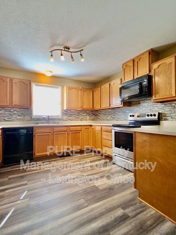 Building Photo - 1322 Lancaster Rd