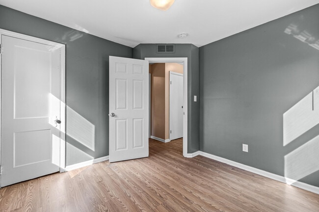 Building Photo - 4705 Jackson St