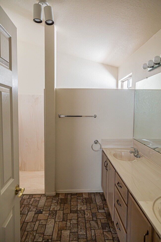 Building Photo - 11146 N Desert Flower Dr