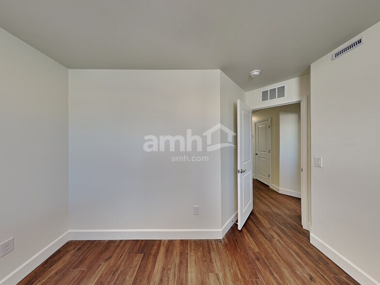 Building Photo - 9628 Harkes Dr