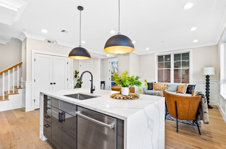 Building Photo - 301 Somerville Ave