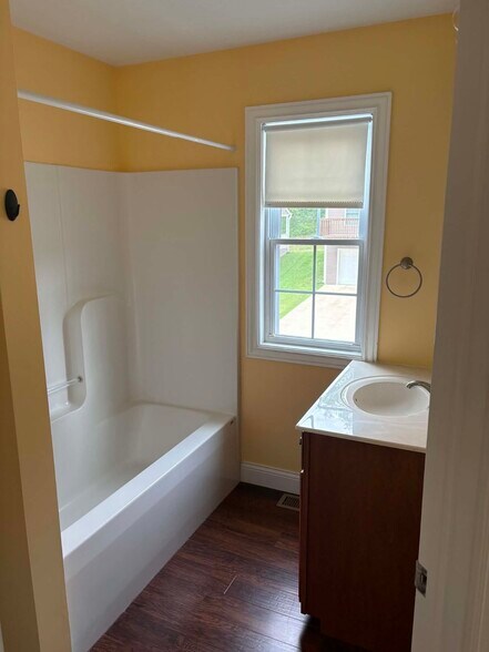 Bathroom #1 - 1752 W Countryside Ln