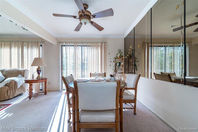 Building Photo - 862 Yorktown Ct