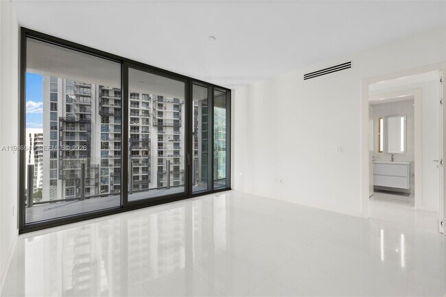 Building Photo - 300 Biscayne Blvd Way