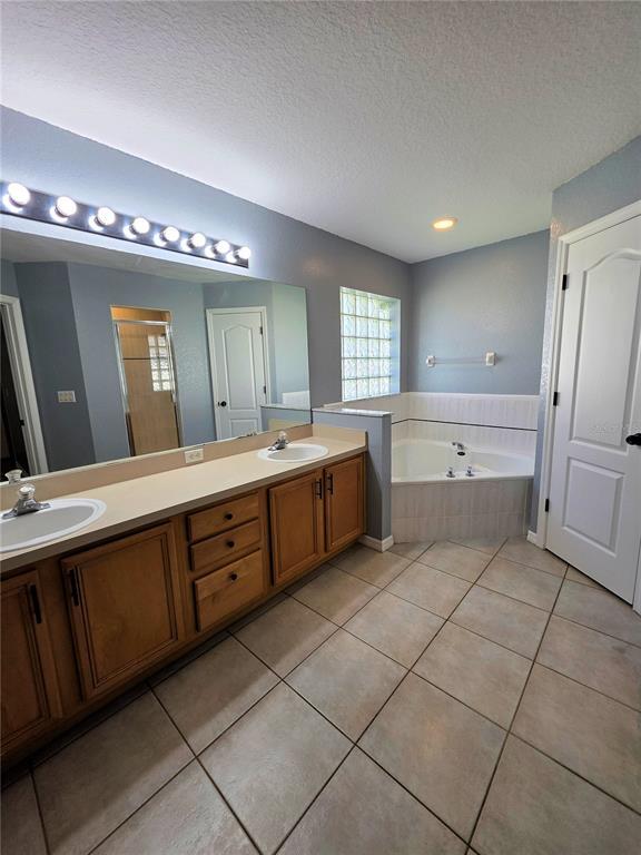 Building Photo - 736 Hurley Dr