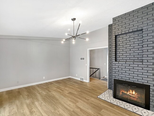 Building Photo - 645 Windemere Curve