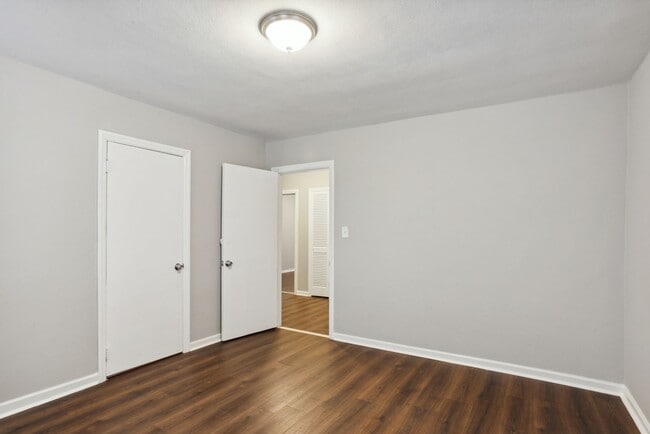 Building Photo - Large 3BR/2BA Near Downtown Savannah Home For Rent