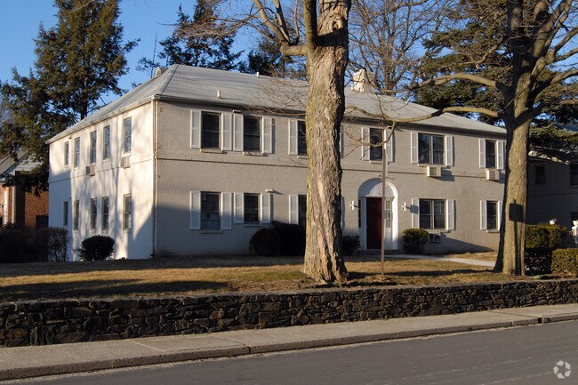 Building Photo - Hampden Manor