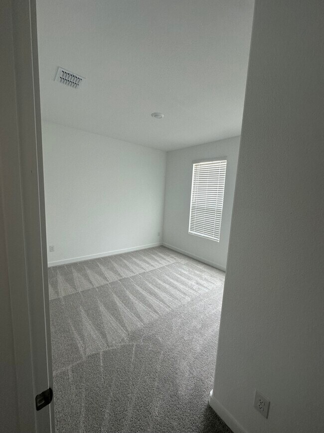 Building Photo - 1916 Monchino Pl