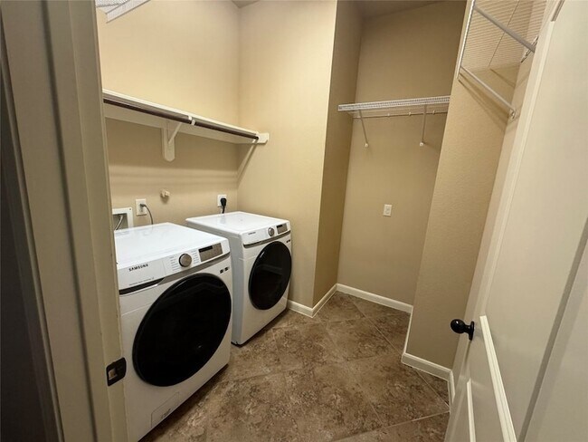 Building Photo - 2922 Firewalk Trace