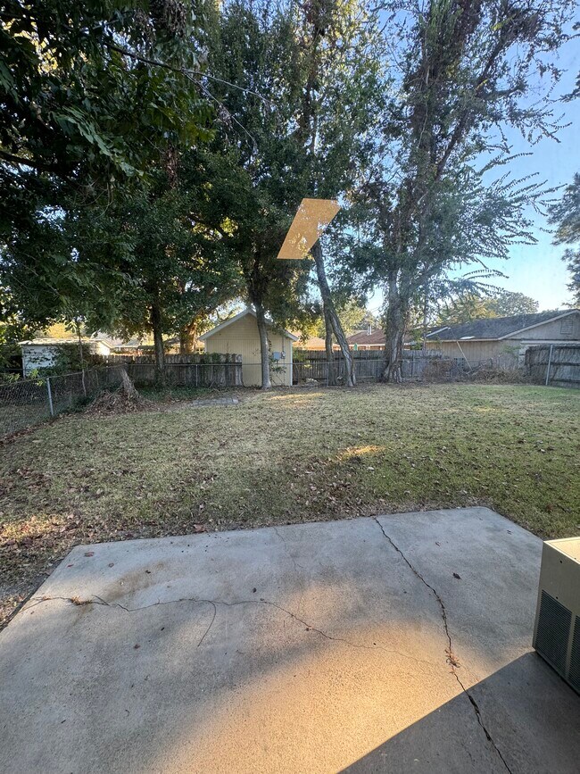 Building Photo - 305 Harrell Dr