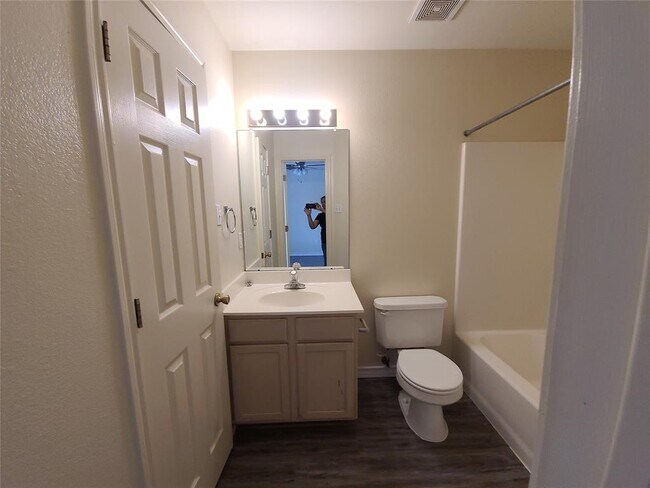 Building Photo - 806 Sagewood Trail