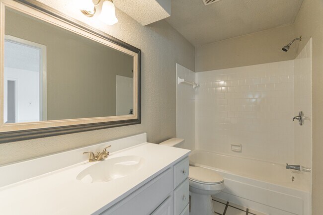 Building Photo - 5731 Easthampton Dr