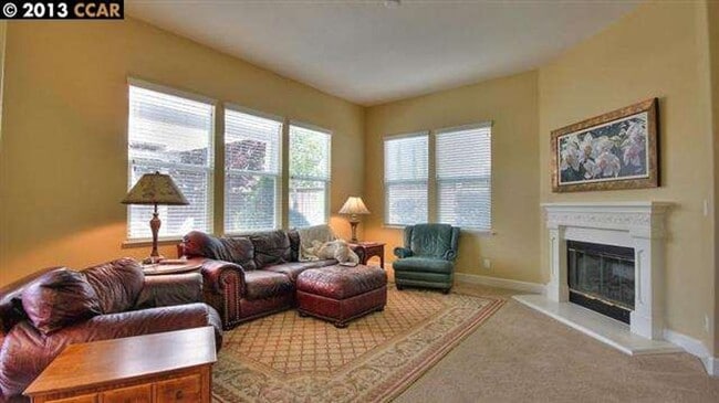 Building Photo - Gorgeous Contemporary Home with Many Luxur...