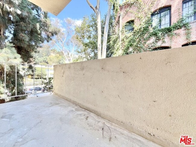 Building Photo - 1784 N Sycamore Ave