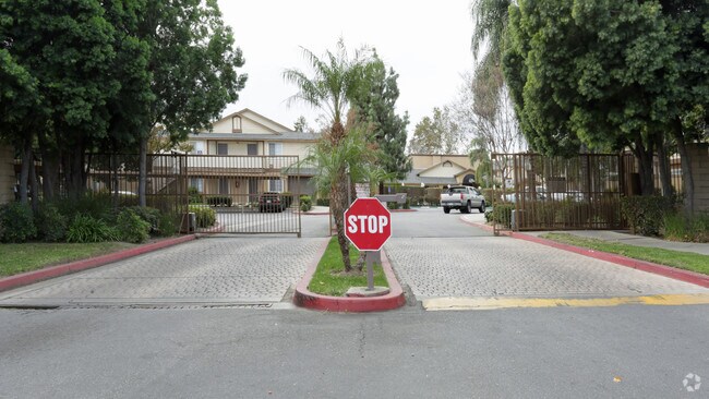club royale rialto ca apartment finder
