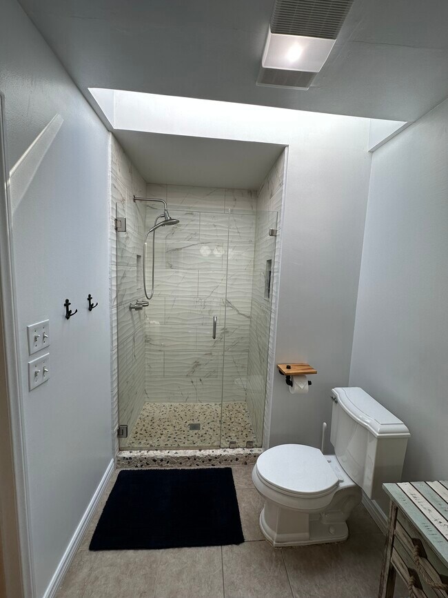 Building Photo - 3707 E Livingston Dr