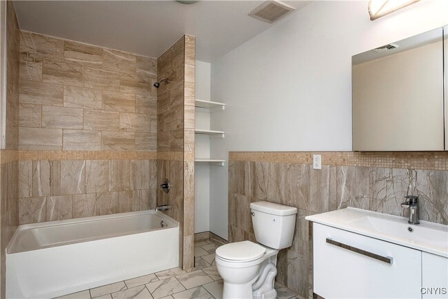 Building Photo - 221 Elizabeth St