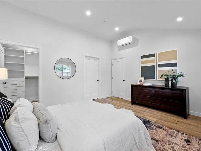 Building Photo - BRAND NEW 1BR + 1BA ADU / IN UNIT LAUNDRY ...