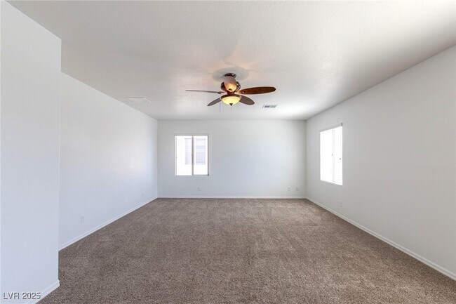 Building Photo - 2553 Chateau Clermont St