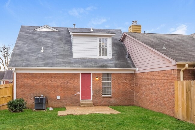 Building Photo - 5530 Oak Branch Cir N