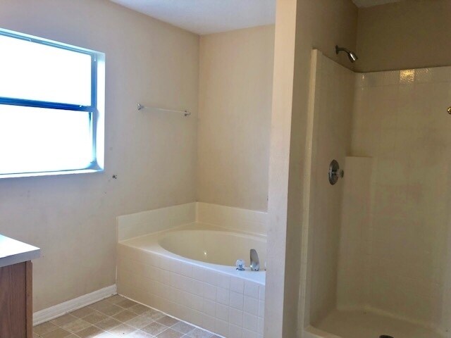 Building Photo - AVALON PARK!MOVE IN NOW! LARGE 5bd 2.5 bat...