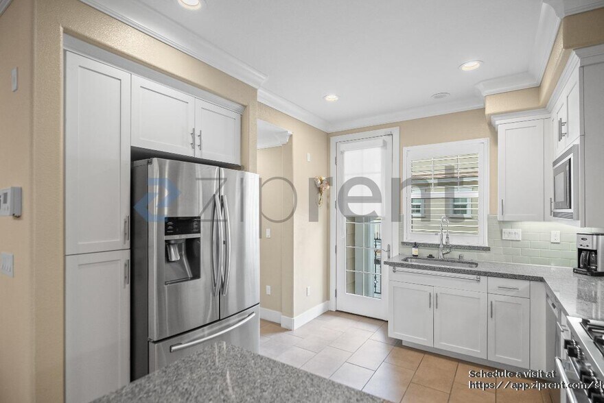 Building Photo - 410 Longden Ave