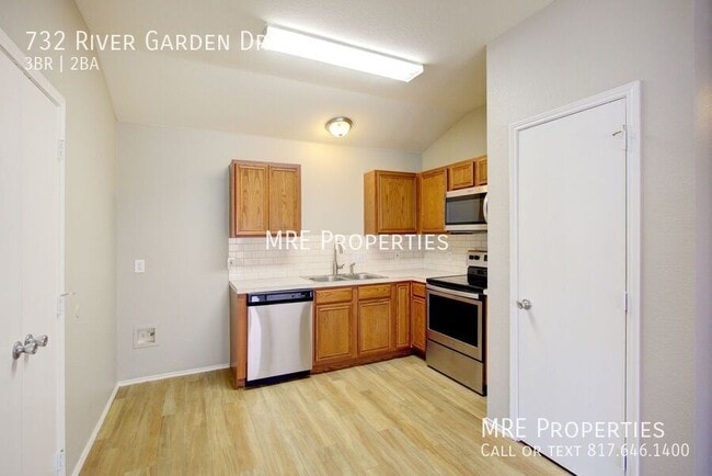 Building Photo - 732 River Garden Dr