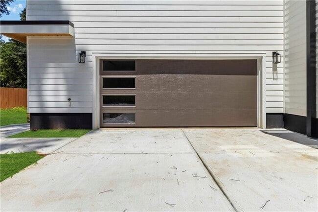 Building Photo - 1554 Columbia Cir