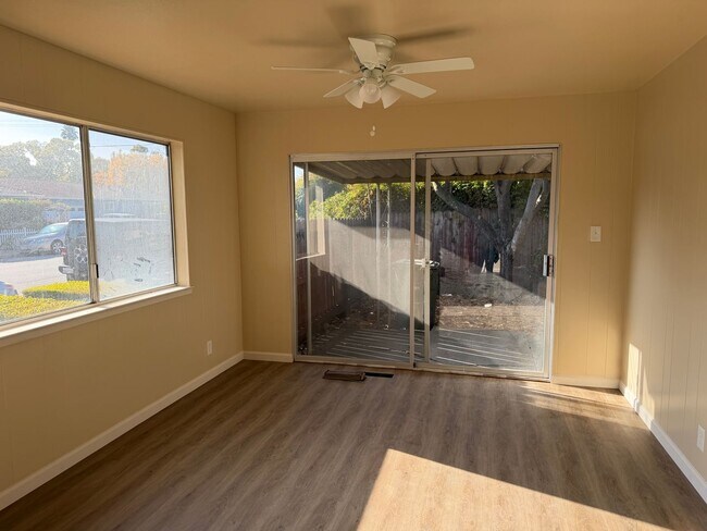 Building Photo - Kent/Pal