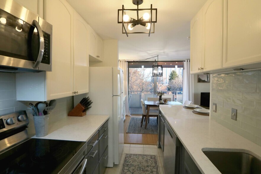 Building Photo - 937 N Clarkson St