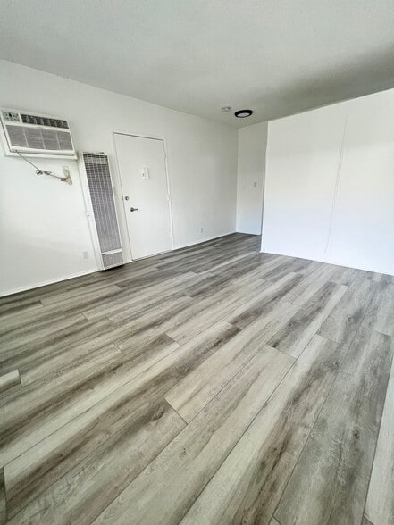 Building Photo - Nicole Apartments