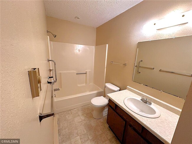 Building Photo - 1380 Heritage Dr