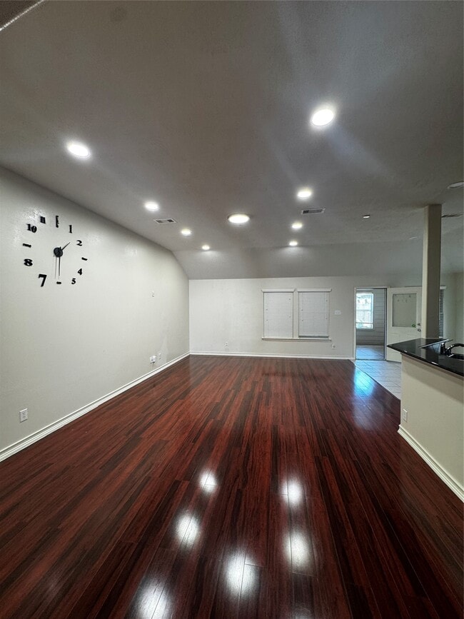 Building Photo - 9311 Camelia Crest Ln