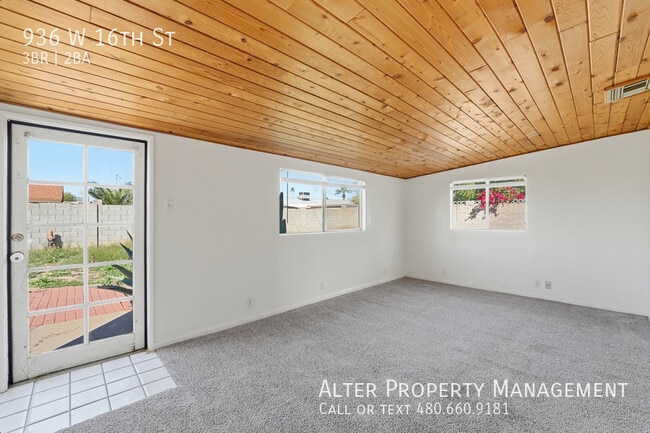 Building Photo - 936 W 16th St