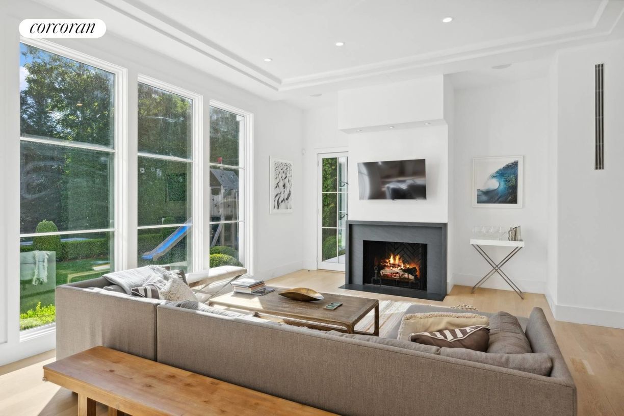 Building Photo - 97 Dayton Ln