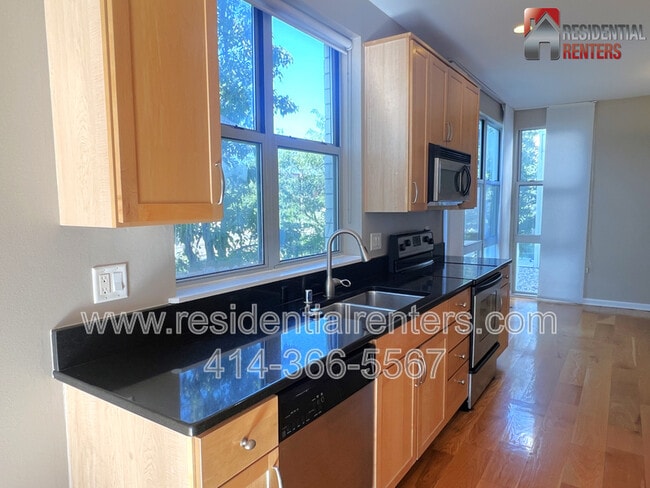 Building Photo - 2130 N Commerce St