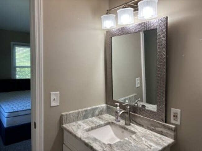 Building Photo - Beautiful home in Emerald Isle.