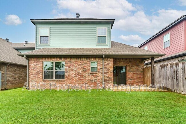 Building Photo - 3305 SW Hillstone Ave