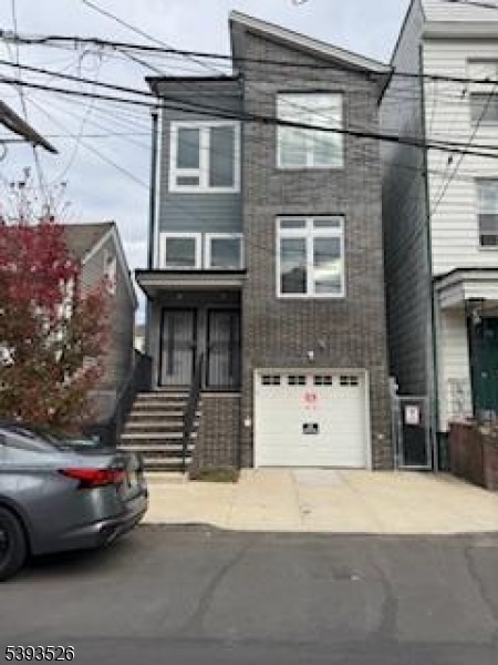 Building Photo - 38 Blum St