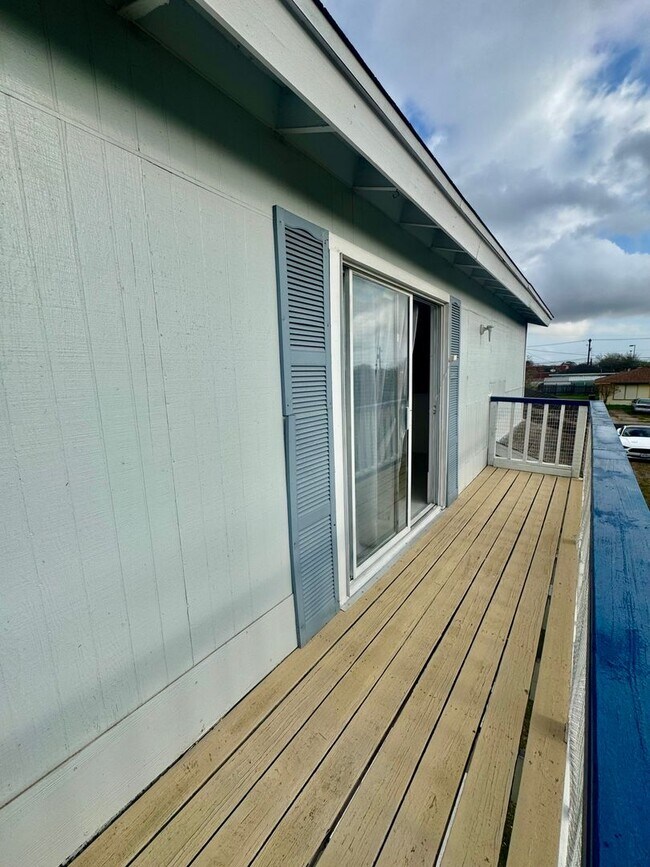 Building Photo - Spacious 4 Bedroom / 3 Bath Home for Rent – Westside Corpus Christi (Section 8 Welcomed)