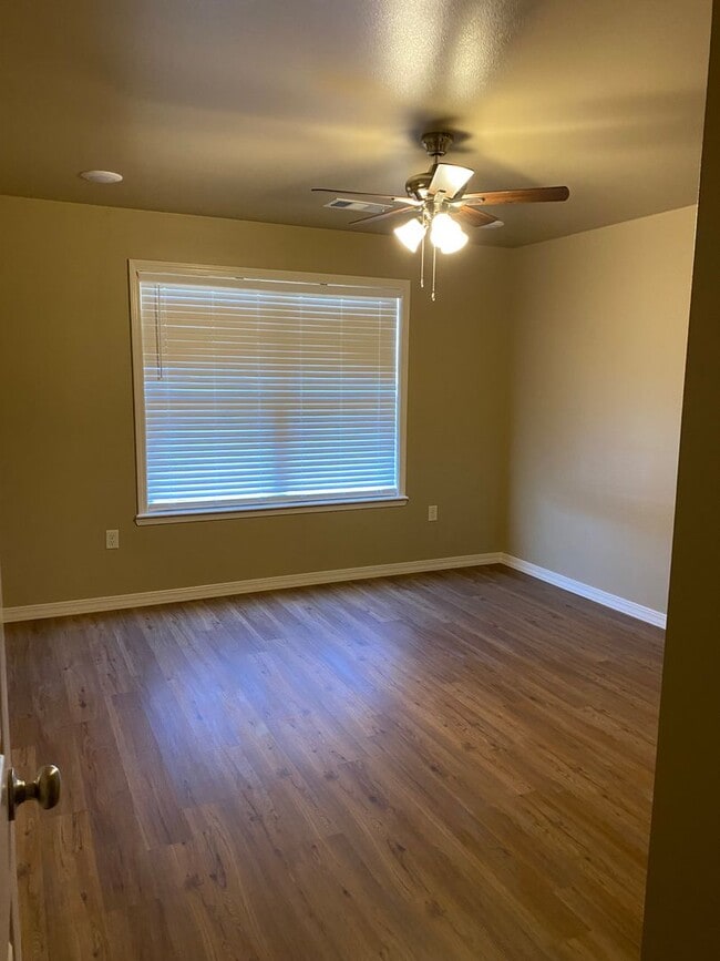 Building Photo - Come look at this new construction 3-bedroom 2-bathroom home.