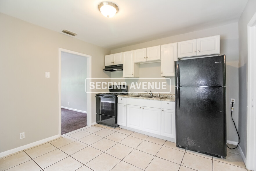 Building Photo - 1544 Breton Rd