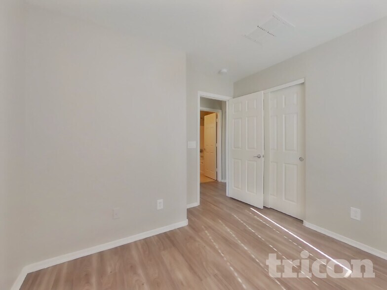 Building Photo - 10268 W Sands Dr