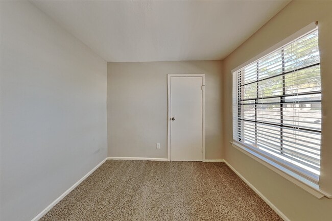 Building Photo - 15803 Maple Manor Dr