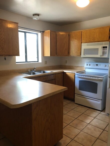 Building Photo - 106 E Paseo del Rio
