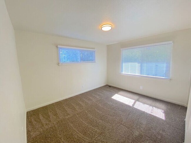 Building Photo - Like Brand New! - Single Story House in North Central Reno